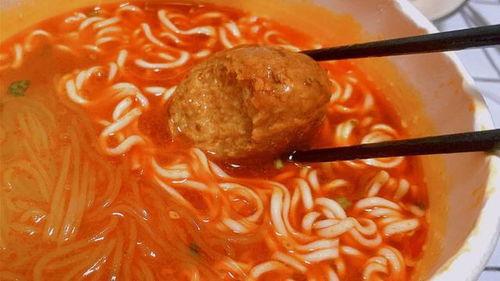 喝生瓜蛋子吃泡面的网红,生瓜蛋子泡面，舌尖上的极限挑战！