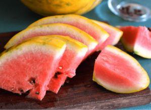 网红大勺子吃瓜